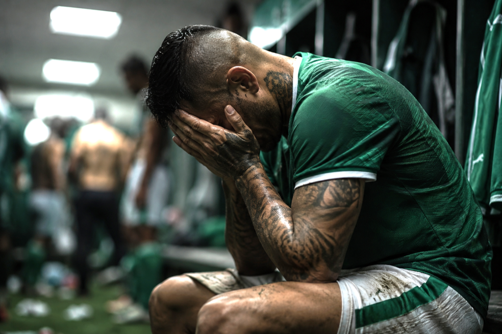 Bastidores do Futebol · Mitos e Realidades - O jogador profissional realmente não se importa com a derrota? chatgpt image 25 de mai. de 2026, 12 09 00