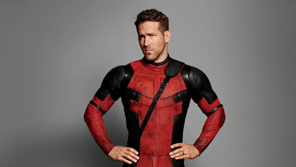 Como o Deadpool foi parar no futebol? 1216 gq ferr04 01 ryan reynolds deadpool 02